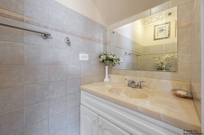 Building Photo - 1346 S Lorraine Rd