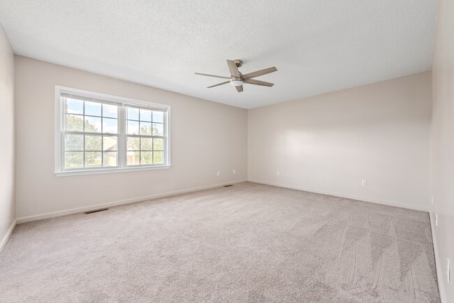 Building Photo - 33 Courtyard Way