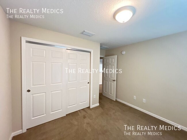 Building Photo - 6 Juniper Way