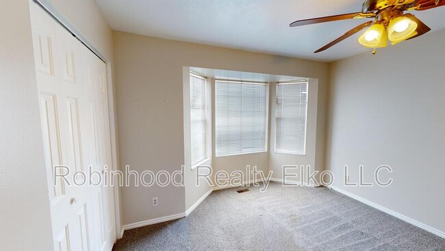 Building Photo - 2651 Shadow Ridge Dr