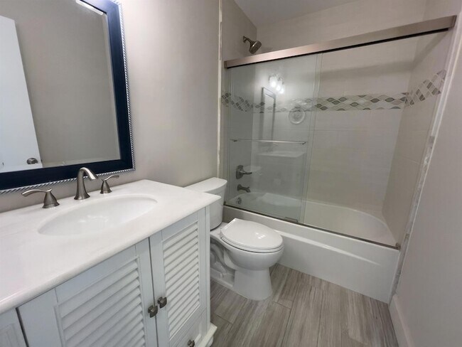 Building Photo - 6817 Via Regina