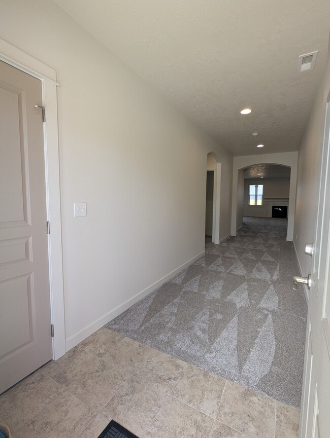 Building Photo - 3667 SW Pumice Stone Ave