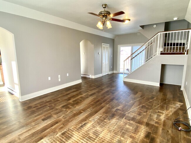 Building Photo - 955 5th St