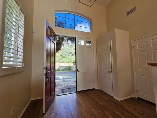 Building Photo - Incredible Home with Spectacular Views in La Jolla