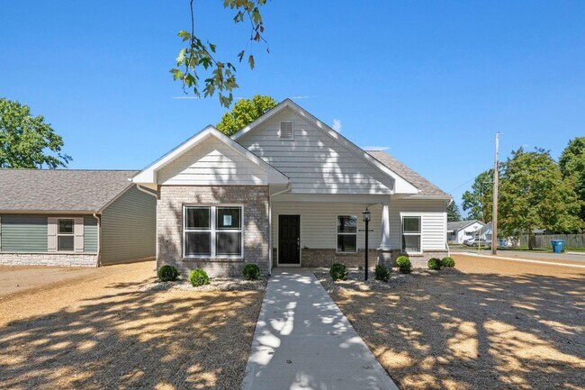 Building Photo - Newly Built 3 Bedroom House w Garage