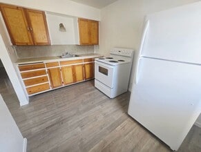 Building Photo - 1 Bedroom Available Now! Move-in Ready