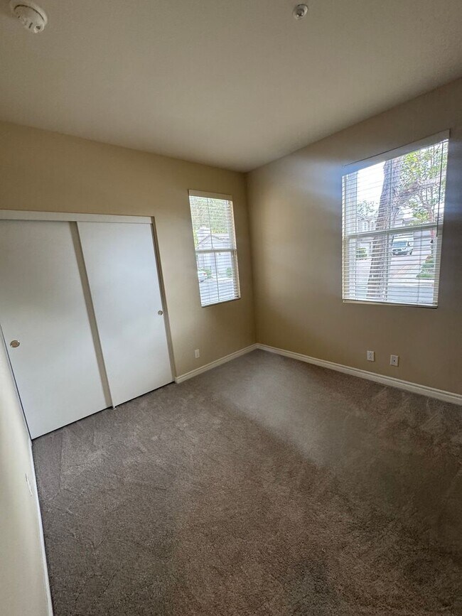 Building Photo - Beautiful 2 Bedroom/2 Bathroom + Bonus Room in Gated Community