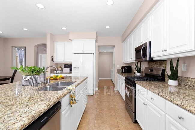 Building Photo - 40281 Salem Way