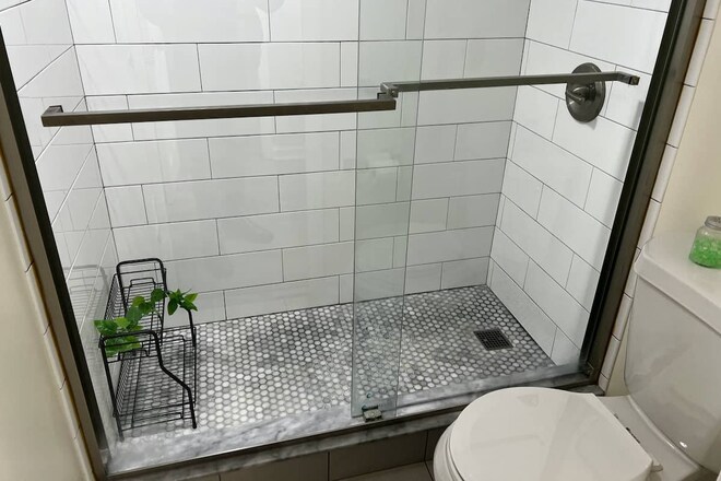 shower - 1420 N St NW