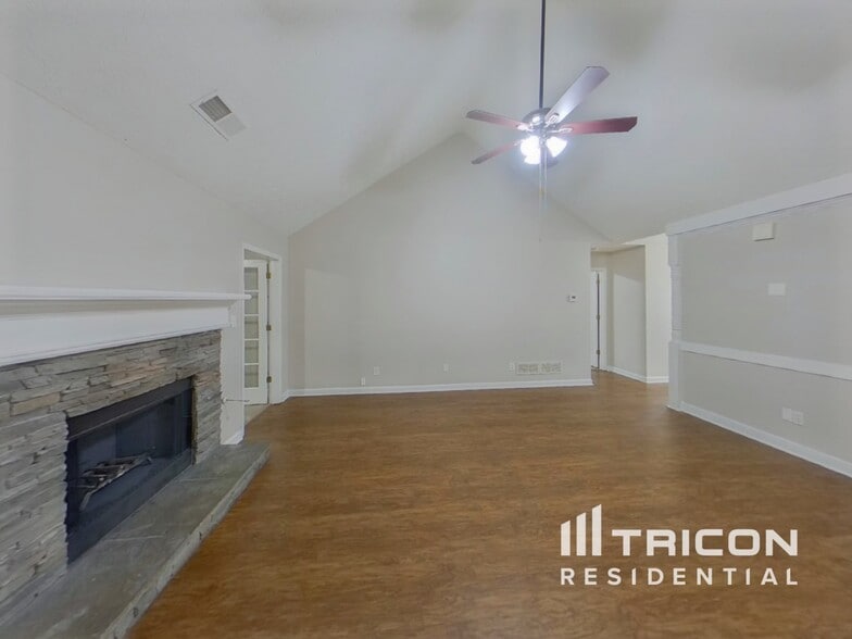 Building Photo - 408 Crested View Dr