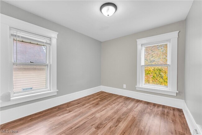 Building Photo - 1296 W Wilbeth Rd