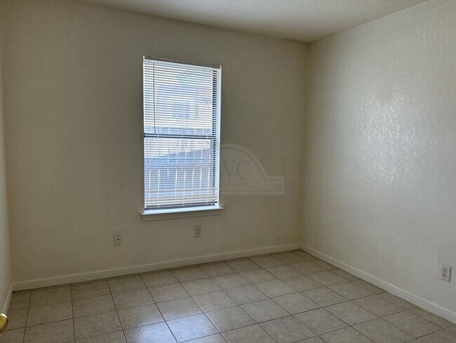 Building Photo - 2807 Edgefield St