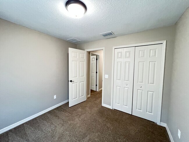 Building Photo - BEAUTIFUL 3 BD/2BA Home in Beautiful Ocala!!!