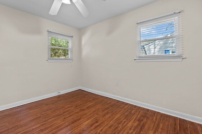 Building Photo - Great Location and Access to Interstate!