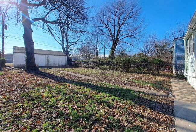 Building Photo - 1824 Burwell Ave