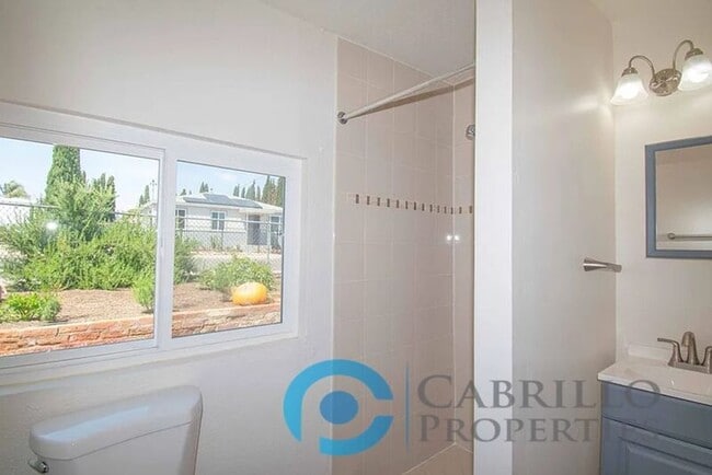 Building Photo - 6311 Inman St