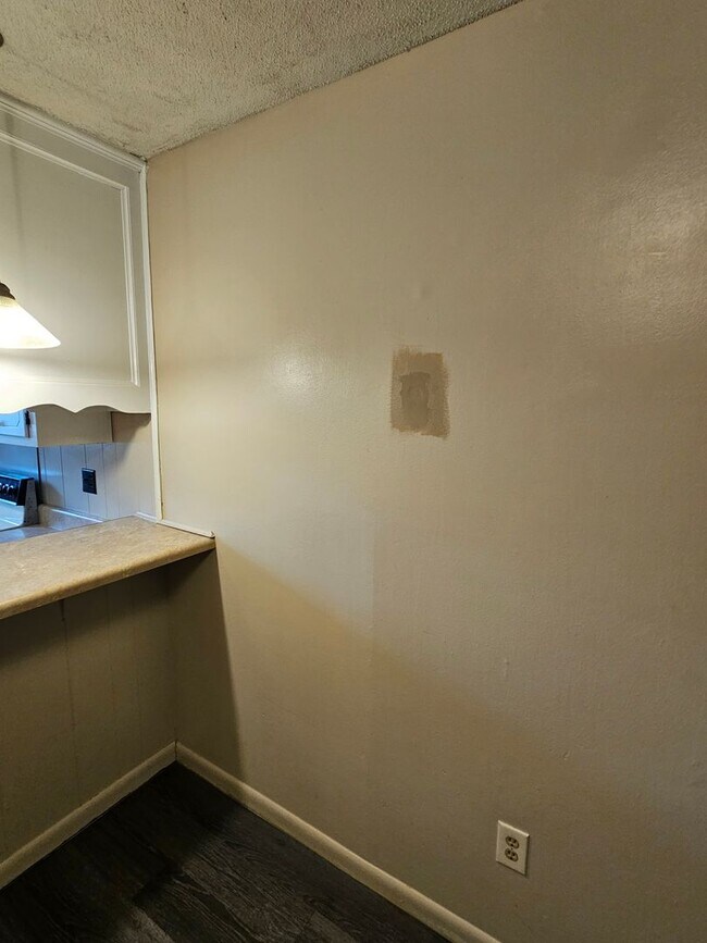 Building Photo - 2865 A Glenhills Cir