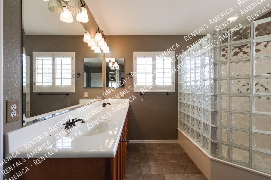 Building Photo - 26462 N 165th Dr