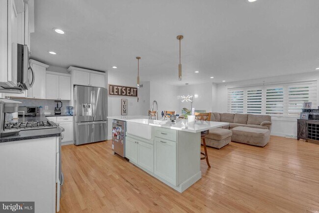 Building Photo - 91 2nd St