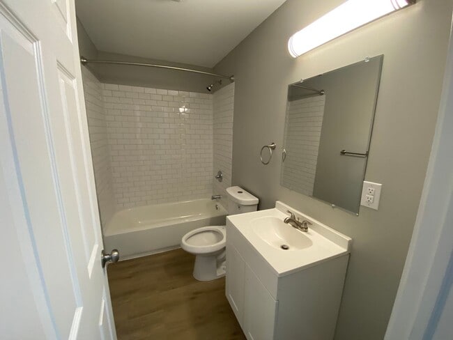 Building Photo - ELMWOOD PLACE - Fully Remodeled 2-3 bed ho...