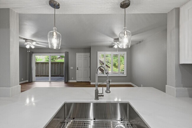 Building Photo - 4060 Rosenda Ct