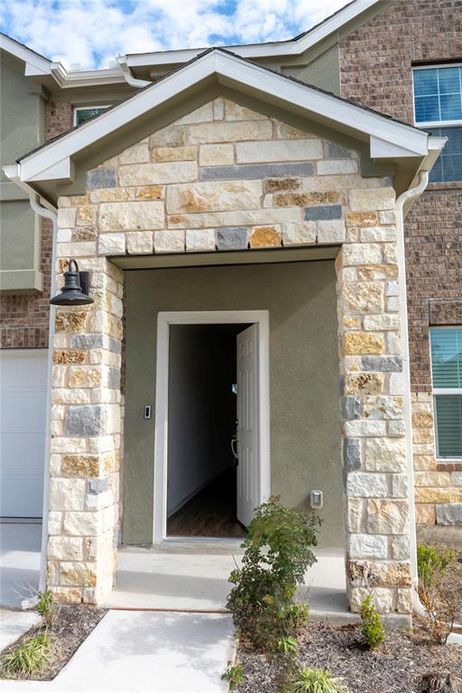 Building Photo - 913 Legends Ln
