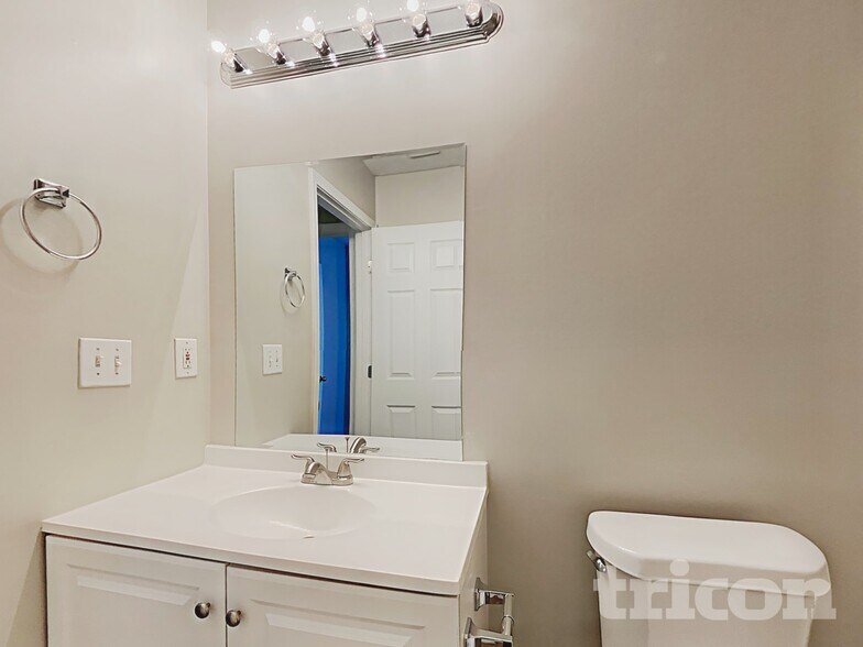 Building Photo - 722 Clairidge Oak Ct