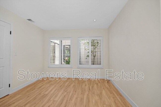 Building Photo - 2232 Oneida Cir