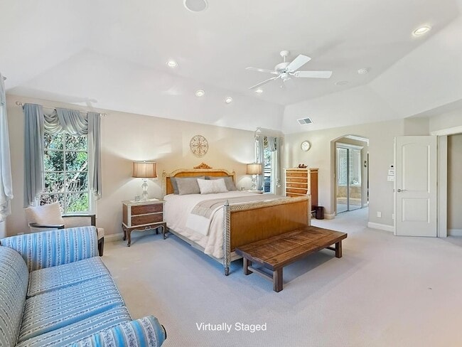 Building Photo - 1526 Hillview Dr