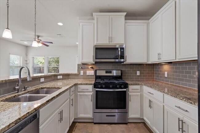 Building Photo - 2304 S Lakeline Blvd