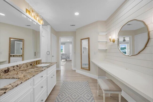 Building Photo - 604 Port