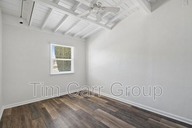 Building Photo - 375 E 20th St
