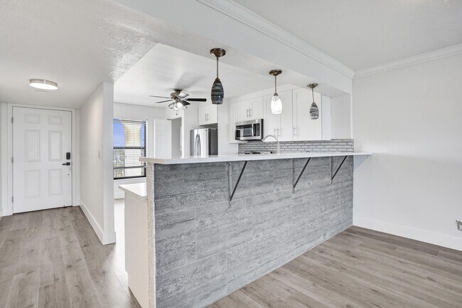 Building Photo - 1631 Riverview Rd