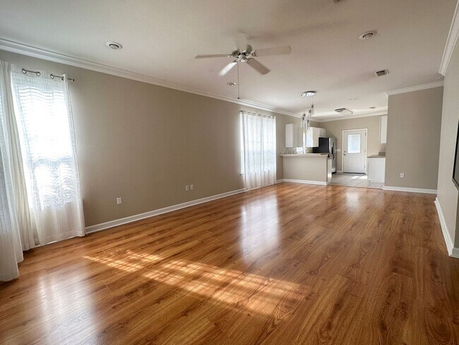 Building Photo - Beautiful 3 Bedroom Home in Destin. Beachside of Hwy 98!