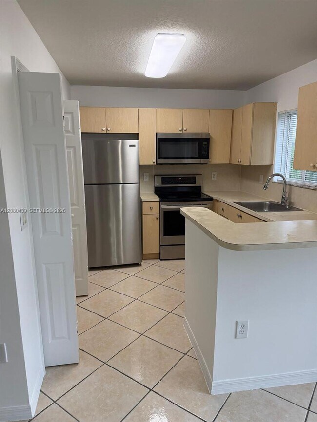 Building Photo - 2900 SE 12th Rd