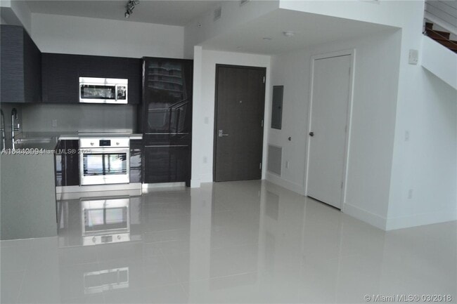 Primary Photo - 1080 Brickell Ave