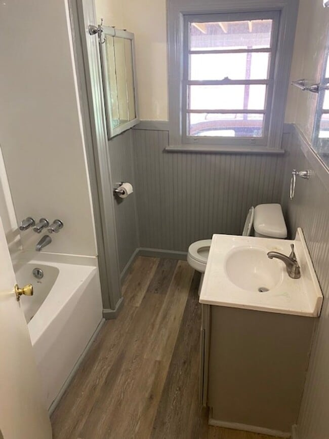 Building Photo - 3 Bedroom Brick House in Meadowbrook