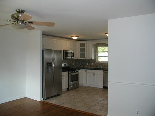 Building Photo - Gorgeous 3 bedroom 2 bath rancher!