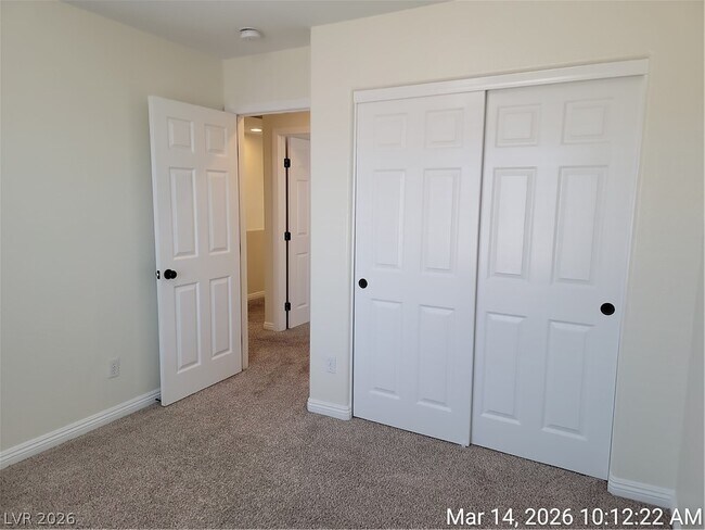 Building Photo - 998 Lone Pine River Ave