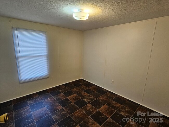 Building Photo - 2292 W Wade Ave