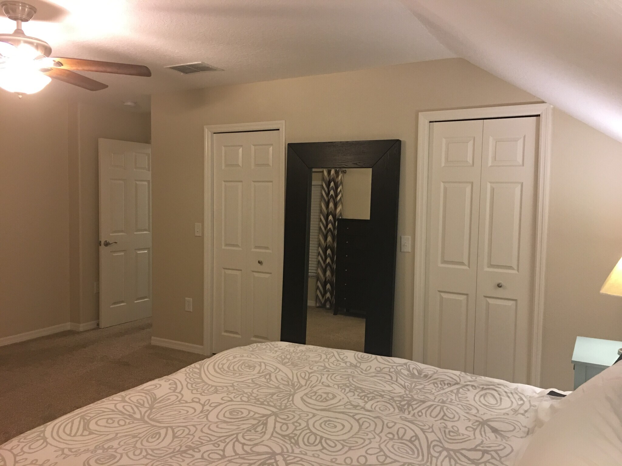 Master bedroom, looking toward walk-in closets - 3103 W Napoleon Ave