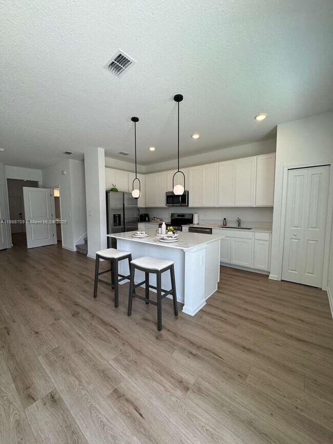 Building Photo - 2954 Savoir