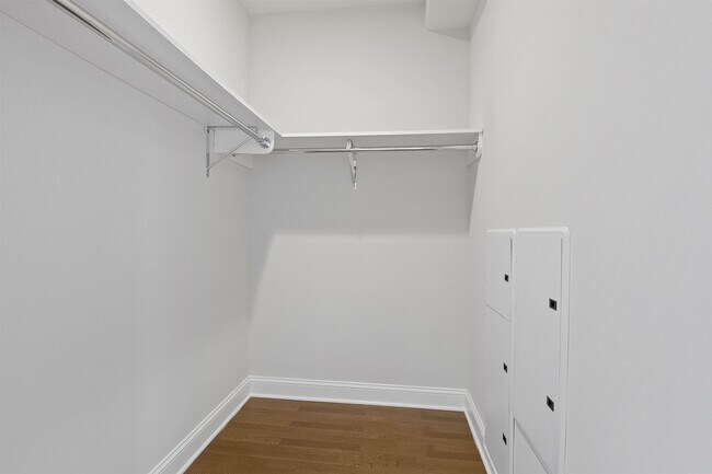 Building Photo - 100 Marshall St