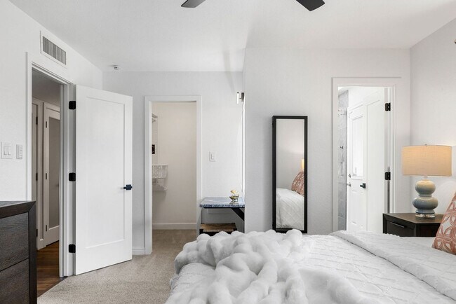 Building Photo - 8259 E Mulberry Ln