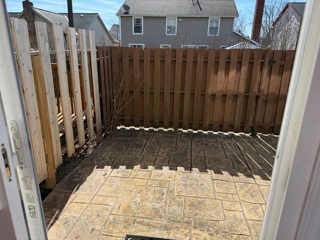 Building Photo - Beautifully remodeled 2BD, 2.5BA, Polaris ...