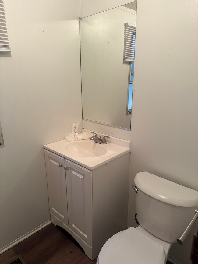 Building Photo - 5426 Peden Point Rd