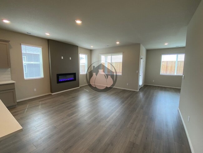 Building Photo - Beautiful Home in Woodburn Coming Soon