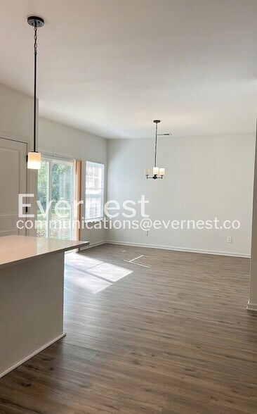 Building Photo - 133 Stilwell Oaks Cir