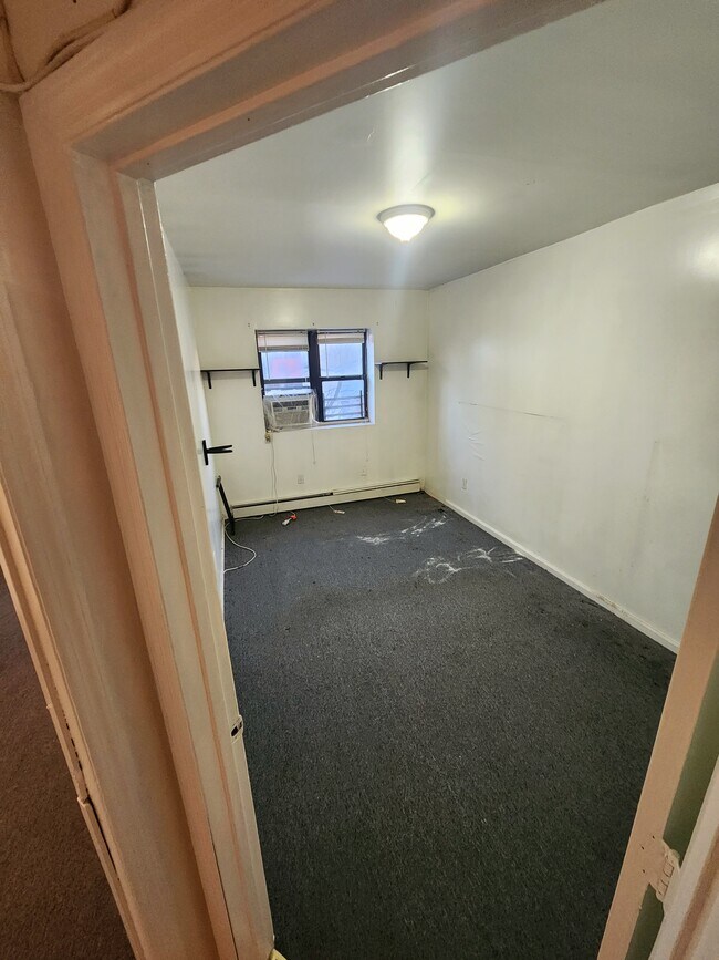 Building Photo - 2402 Dean St