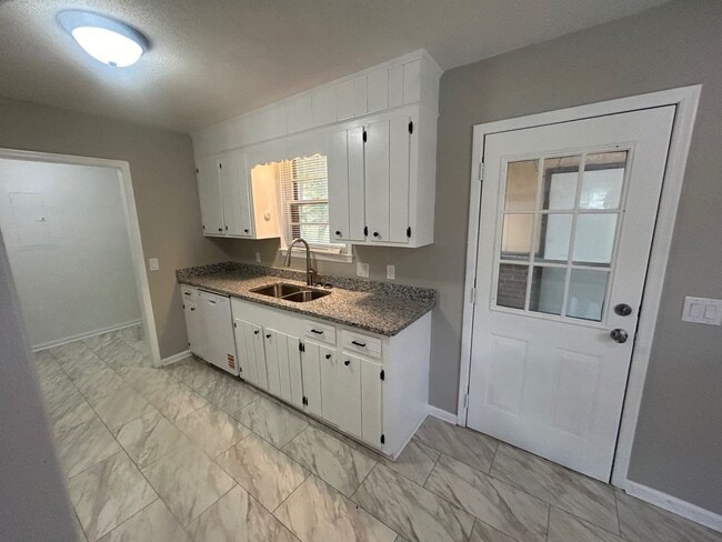 Building Photo - 7513 Mountainbrook Dr
